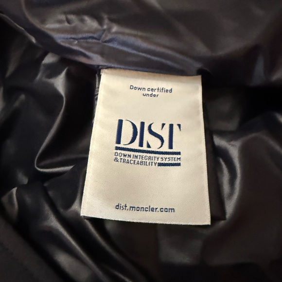 NWT 💯% authentic Moncler Kids Serapio Navy Puffer Jacket. With hanger&bag&tags - Picture 16 of 16